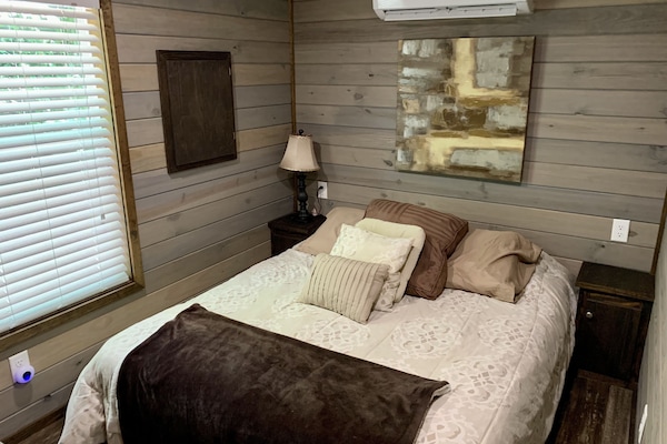 2 عدّة غرف نوم وواي فاي مجانًا وملاءات أسرّة