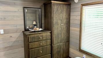 2 bedrooms, WiFi (free), bed sheets