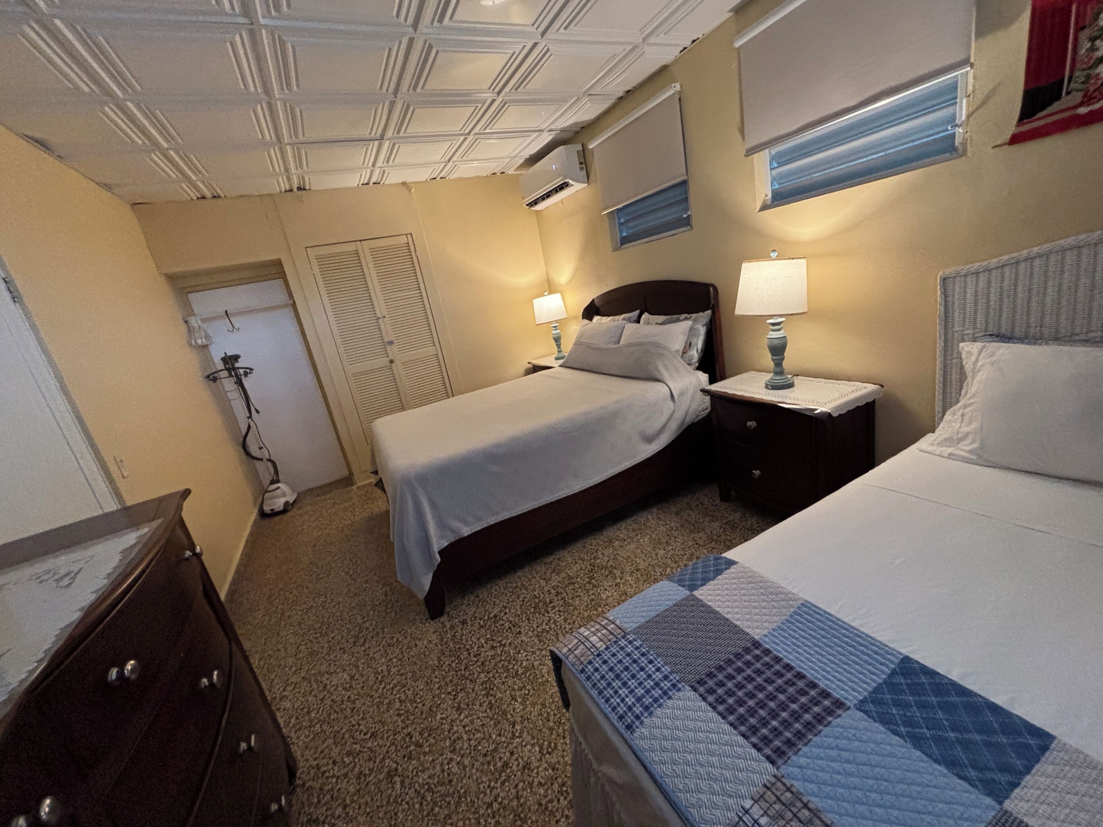 4 habitaciones, tabla de planchar con plancha y wifi gratis 