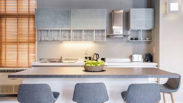 Kühlschrank, Ofen, Herdplatte, Geschirrspüler