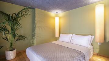 1 habitación, caja de seguridad en la habitación y escritorio