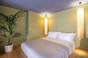 1 habitación, caja de seguridad en la habitación y escritorio
