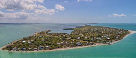 Beach nearby, sun-loungers, beach towels