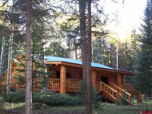 Exterior - BEAUTIFUL MOUNTAIN LOG CABIN
PETS ALLOWED (Cimarron)