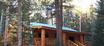 BEAUTIFUL MOUNTAIN LOG CABIN
PETS ALLOWED