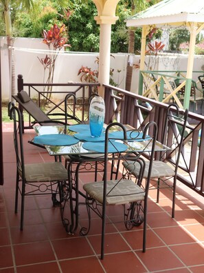 公寓, 多張床, 露台, 泳池景觀 | 陽台