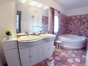 Bathtub