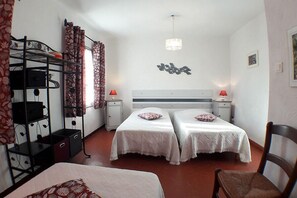 2 chambres, fer et planche à repasser, Internet gratuit, draps fournis