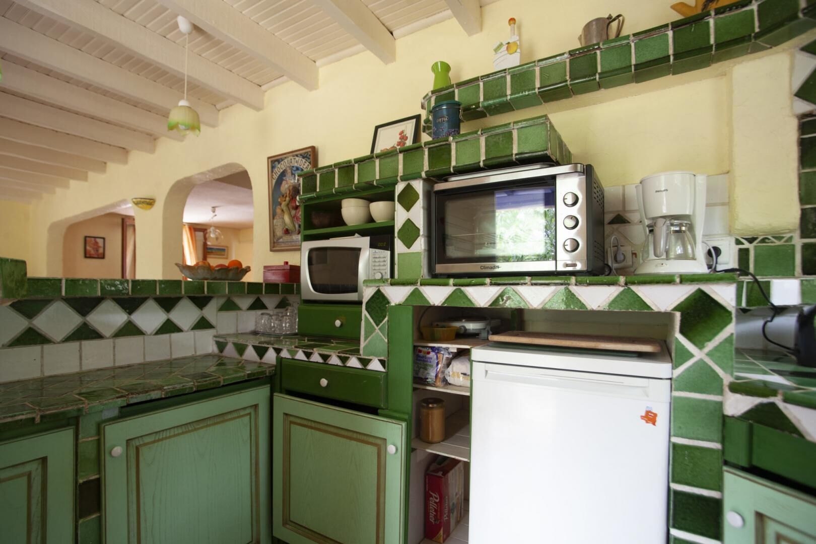 Coffee/tea maker, microwave, oven, dishwasher