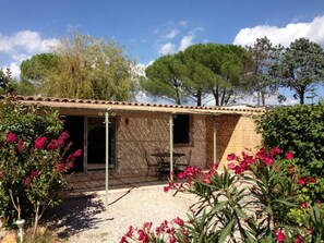 屋外ダイニングエリア