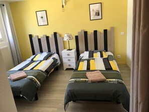 2 bedrooms, iron/ironing board, Internet, bed sheets