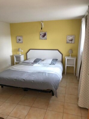 2 habitaciones, tabla de planchar con plancha y acceso a internet 