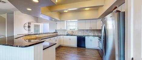 冰箱、微波炉、烤箱、炉灶