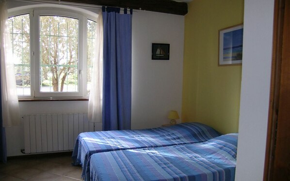 3 bedrooms, iron/ironing board, internet