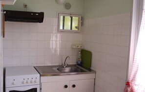 Microwave, oven, coffee/tea maker, toaster