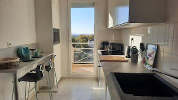 Microonde, forno, lavastoviglie, macchina per tè/caffè