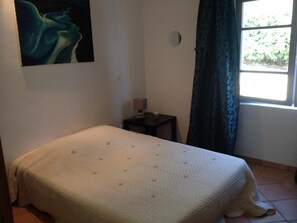 1 bedroom, iron/ironing board, Internet, bed sheets - LE Petit MAS - LA Cadiere D'azur (LA CADIERE D'AZUR)