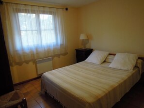 2 bedrooms, iron/ironing board, free Internet, bed sheets - L' Erable aux Espérifés (VIDAUBAN)