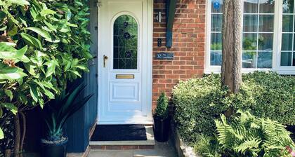 Lake house - 3 bedroom woking