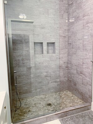 Combined shower/bathtub