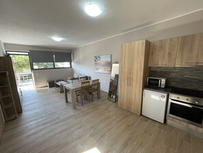 Family Apartment | Private kitchen | Fridge, microwave, electric kettle, cookware/dishes/utensils - AVR DELUXE SUITES 6 AIRPORT FREE SHUTTLE (Markopoulo Mesogaias)