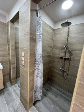 Family Apartment | Bathroom - AVR DELUXE SUITES 6 AIRPORT FREE SHUTTLE (Markopoulo Mesogaias)