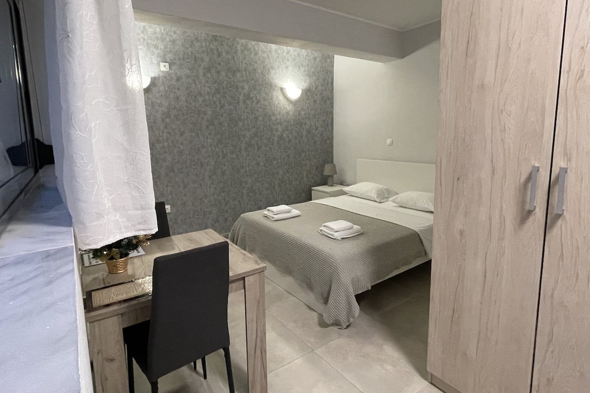 Deluxe Studio | 1 bedroom, individually furnished, free WiFi, bed sheets