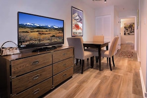 Dining - Escape to Emmons, Ski in/Ski out, Hot tub (Mt Crested Butte)