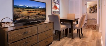 Escape to Emmons, Ski in/Ski out, Hot tub