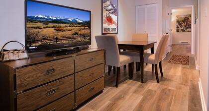 Escape to Emmons, Ski in/Ski out, Hot tub