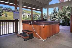 Terrace/patio - Escape to Emmons, Ski in/Ski out, Hot tub (Mt Crested Butte)