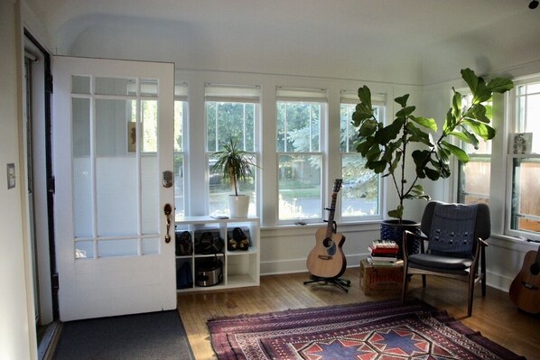 Interior - Bright SE Craftsman with open kitchen and hot tub (Portland)