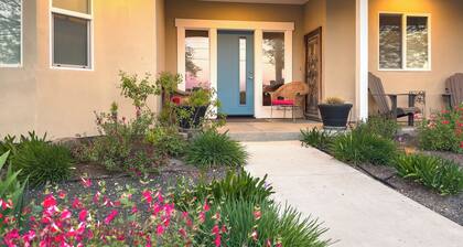 Charm on Chestnut--Great Westside Location Close to Downtown!