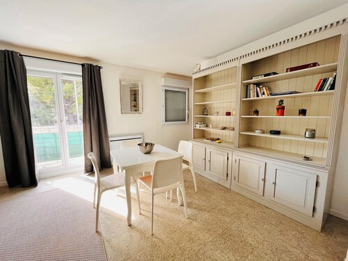 Bel appartementT2 Avignon proche remparts, parking  balcon- location saisonnière