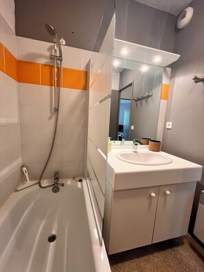 Towels, toilet paper