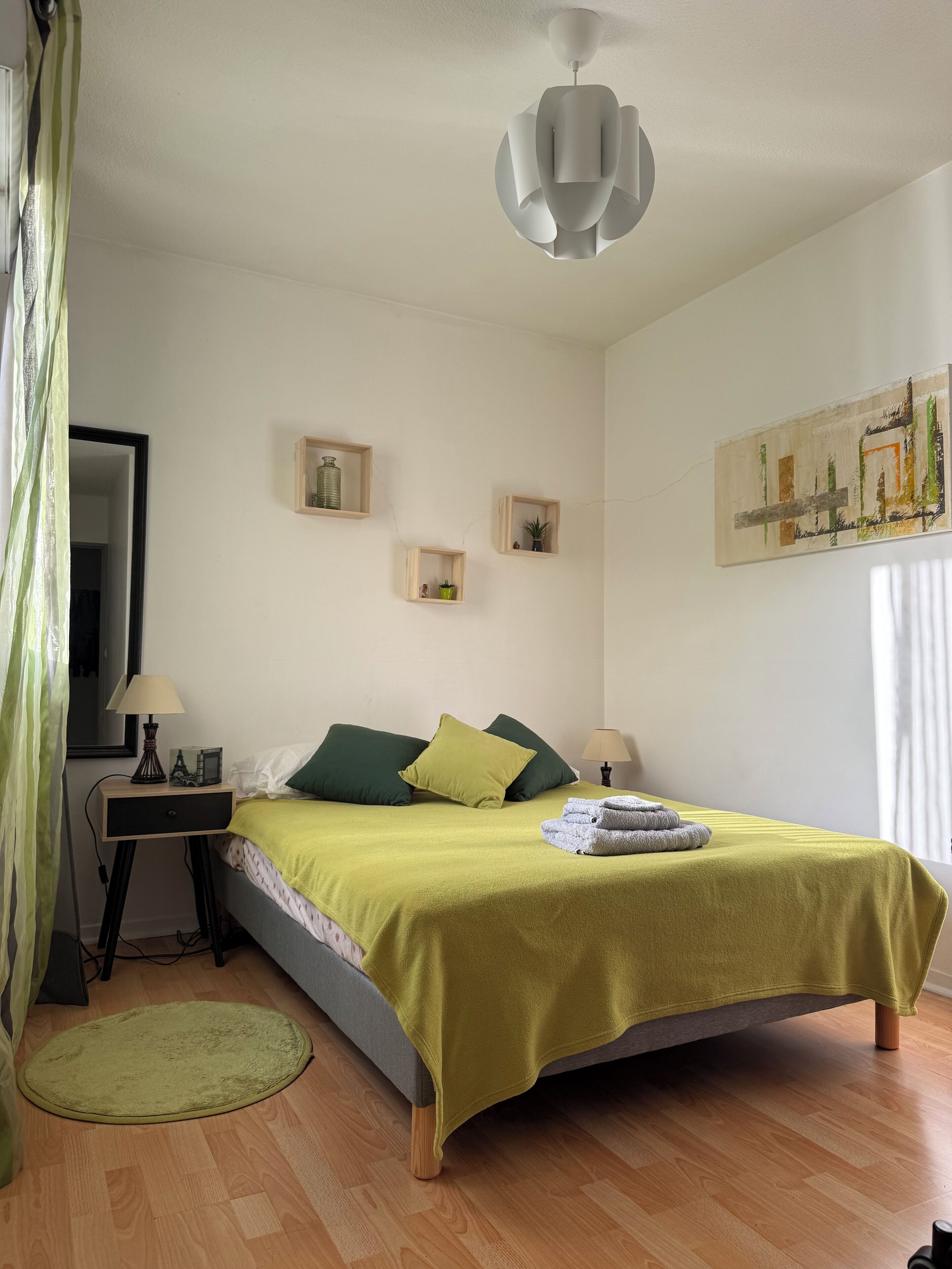 3 bedrooms, bed sheets
