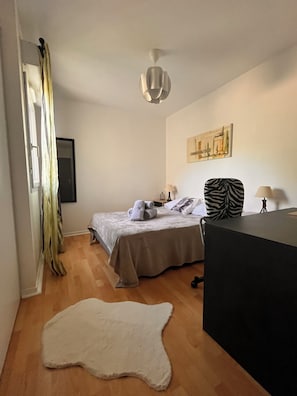 3 bedrooms, bed sheets