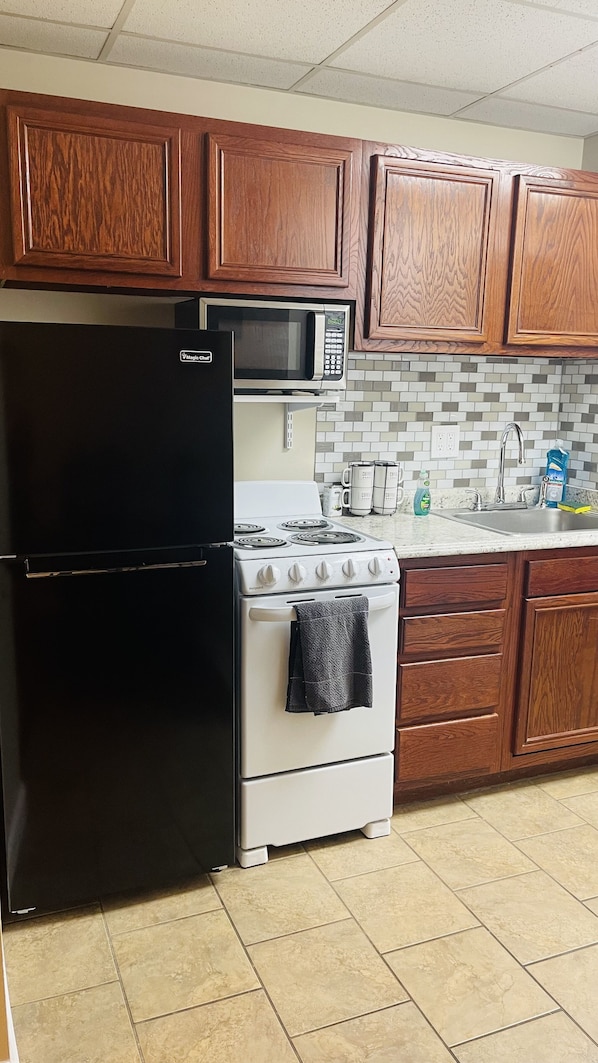 Microwave, oven, stovetop, coffee/tea maker