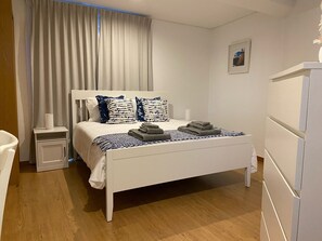 2 chambres, fer et planche à repasser, Wi-Fi gratuit, draps fournis