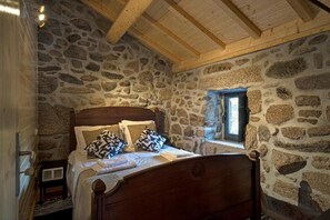 2 bedrooms, travel cot, bed sheets - Casa Alagoa T2 - Turismo Rural em Castro Laboreiro (Melgaço)