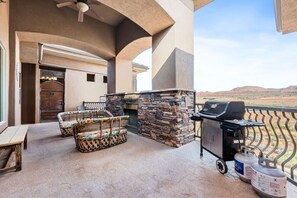 Terrace/patio - Dreamy 2-bedroom condo with sweeping desert views (Hurricane)