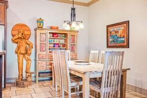 Dining - Dreamy 2-bedroom condo with sweeping desert views (Hurricane)