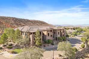 Exterior - Dreamy 2-bedroom condo with sweeping desert views (Hurricane)