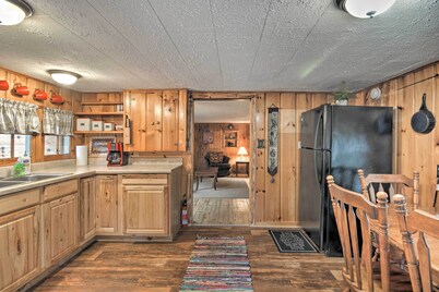 Rustic Frederic Cabin Near Cross-Country Skiing!