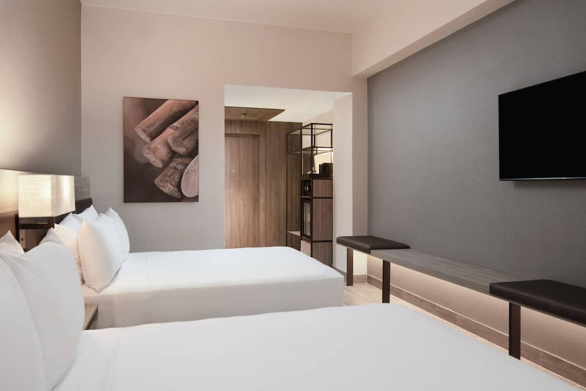 Deluxe-Zimmer, 2Â Queen-Betten, Nichtraucher, Poolblick