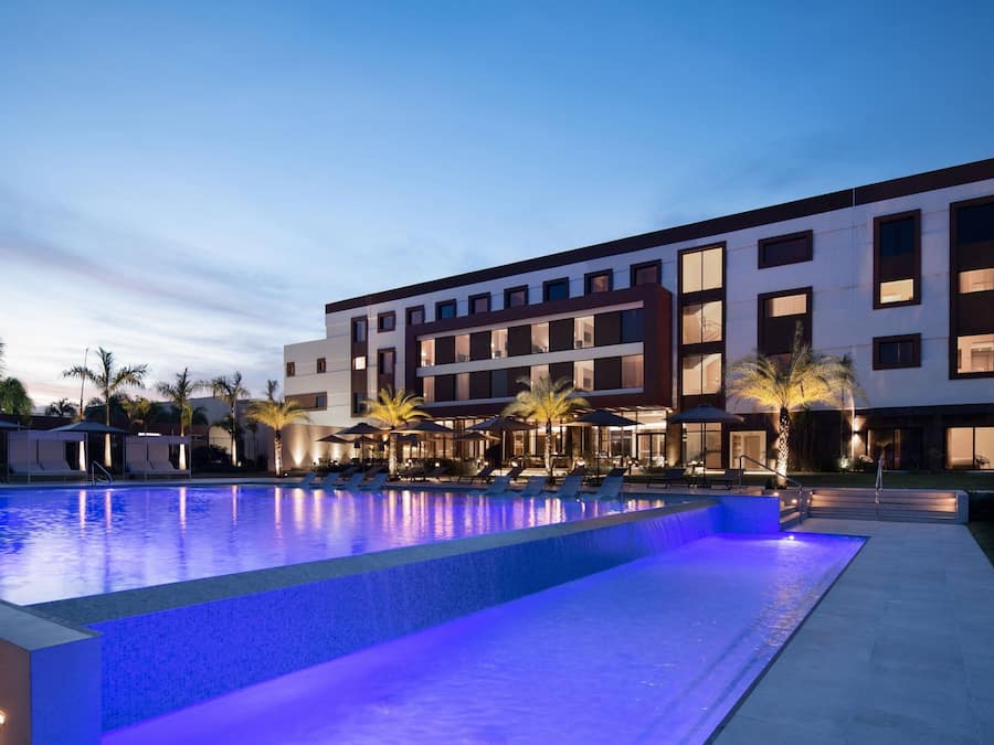 AuĂenpool, Cabañas (kostenlos), Sonnenschirme