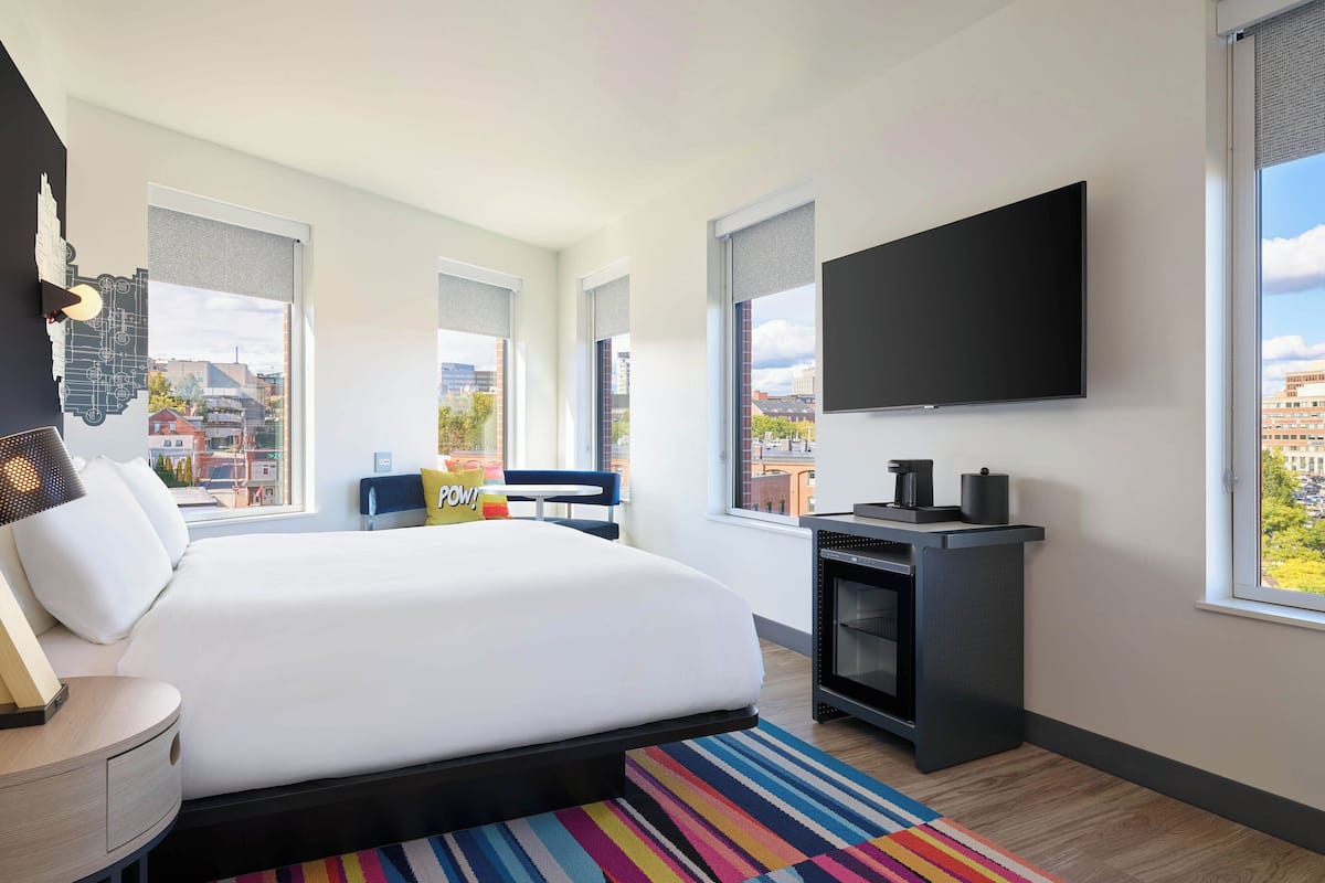 Room, 1 King Bed, Non Smoking, Corner | In-room safe, individually decorated, individually furnished, desk
