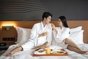 Premium bedding, down duvets, memory-foam beds, free minibar - The G Shenzhen, A Tribute Portfolio Hotel (Shenzhen)