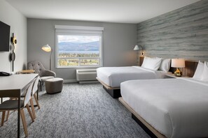 Estudio, 2 camas Queen size, vista al lago | Escritorio, tabla de planchar con plancha y cunas gratuitas