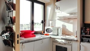 雪櫃、微波爐、焗爐、爐具